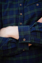 Load image into Gallery viewer, Lee Valley Grandfather Shirt Flannel - Green Tartan Black Watch
