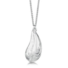 Load image into Gallery viewer, Sheila Fleet 'Medium Mussel' Pendant
