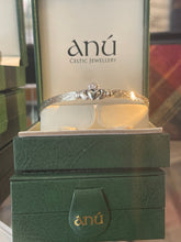 Load image into Gallery viewer, Claddagh Bangle - Small Expandable
