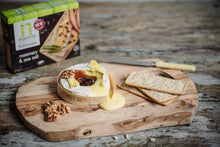Load image into Gallery viewer, Nairns Gluten Free Rosemary and Sea Salt Flatbread
